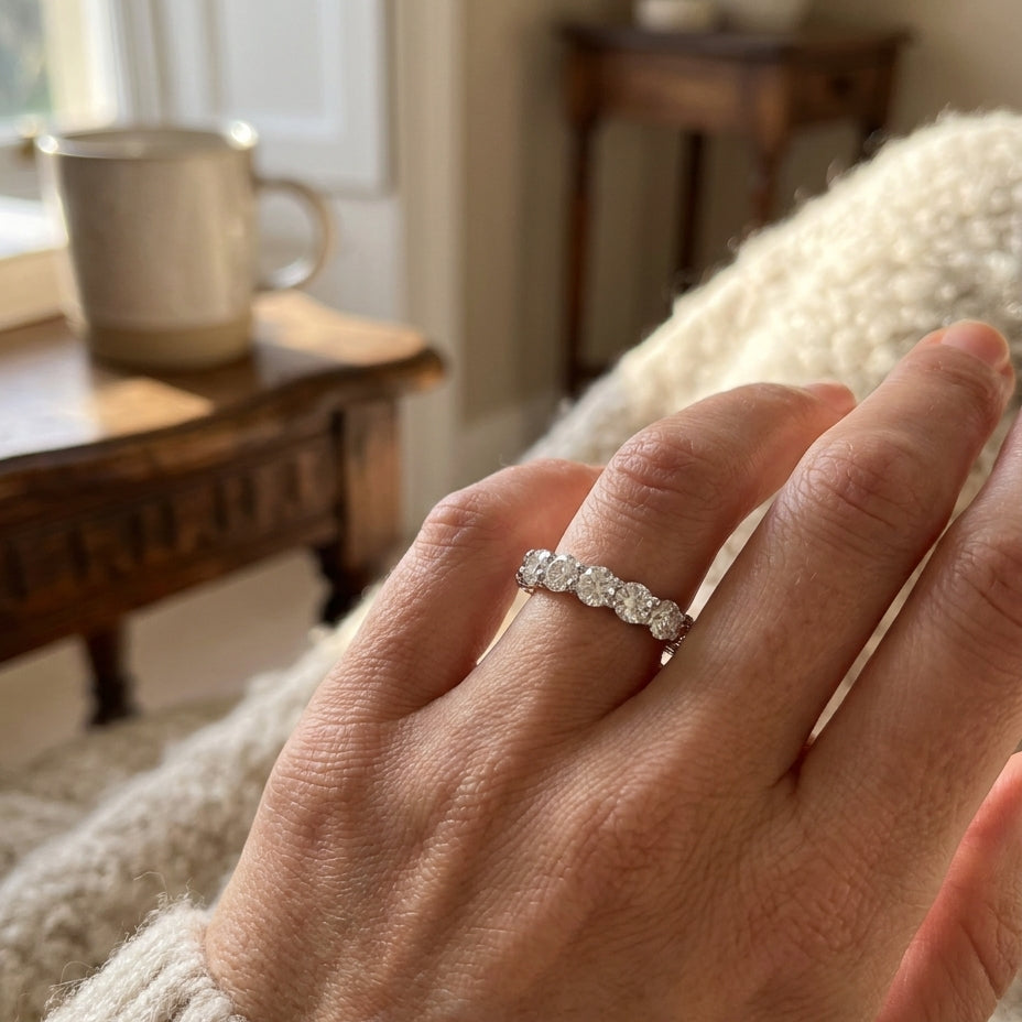 LOUISE Ring und 1.9 Karat in Weißgold 585