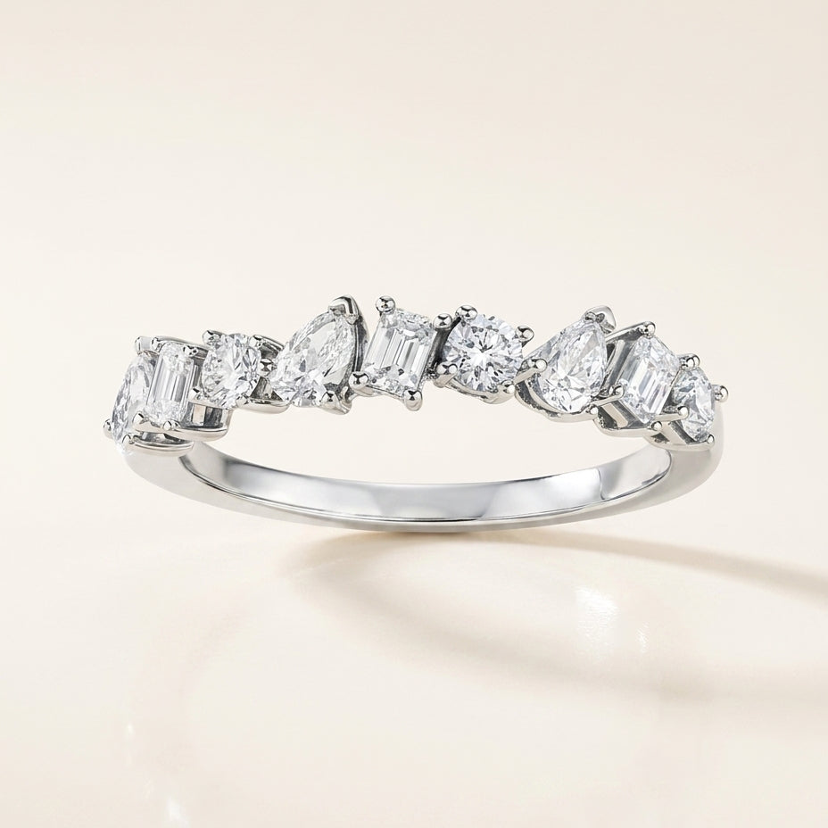 SOPHIE Ring und 0.8 Karat in Weißgold 585