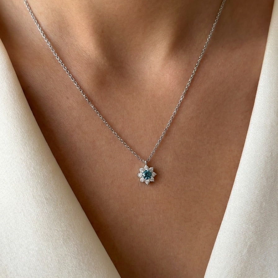 CELESTE FLEUR Halskette und 0.27 Karat in Weißgold 585