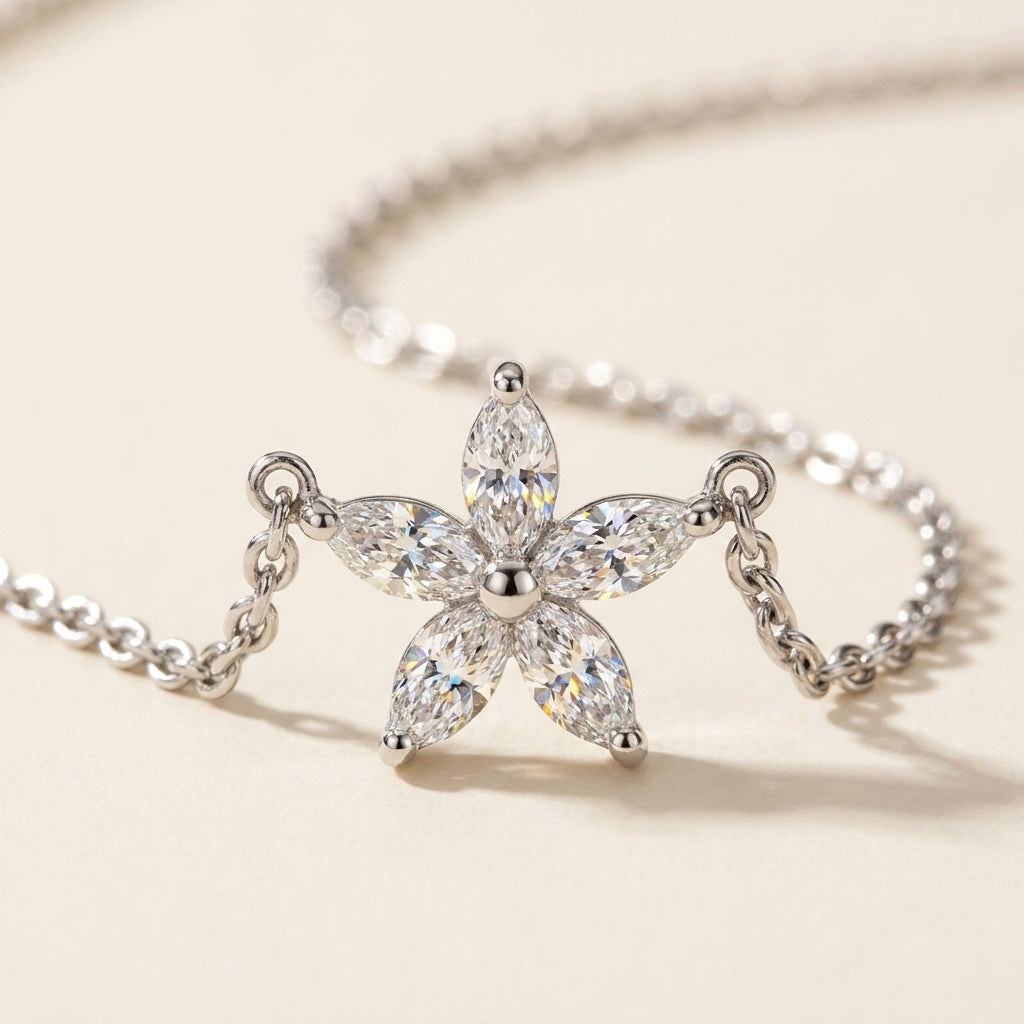 FLEUR Halskette und 0.5 Karat in Weißgold 585