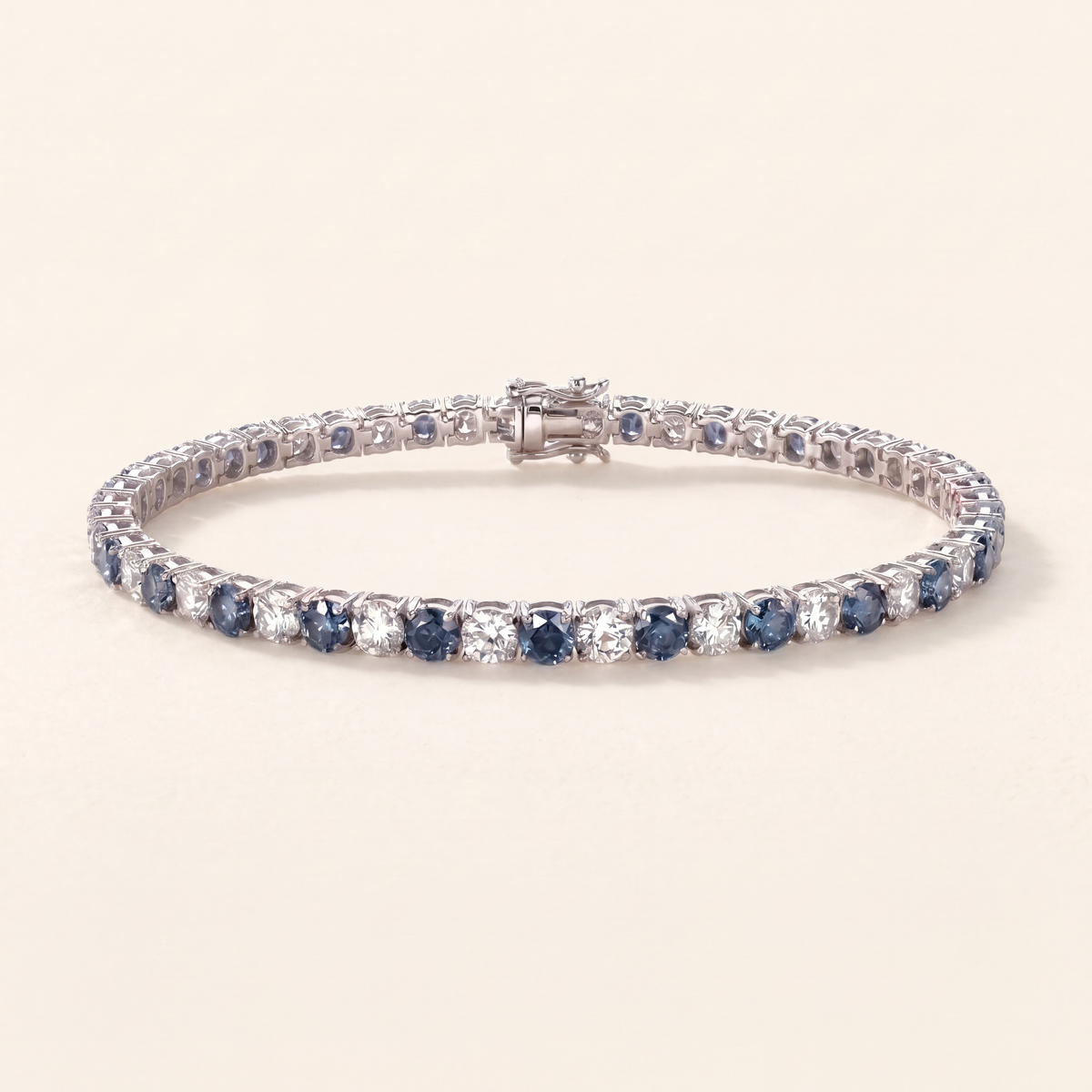 Rivière Armband mit Labordiamant (5 Karat gesamt) in Weißgold 585 seitlich