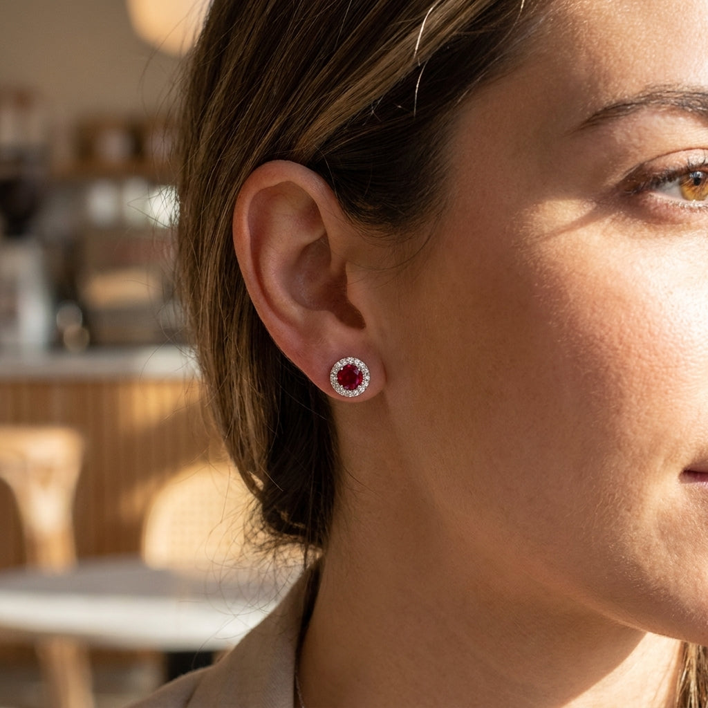BELLE Ohrring mit Labor-Rubin und 1.9 Karat in Weißgold 585