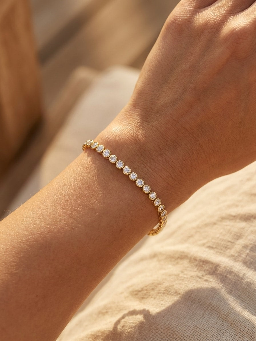 Ronde Armband mit Labordiamant (4,12 Karat gesamt) in Gelbgold 585 getragen