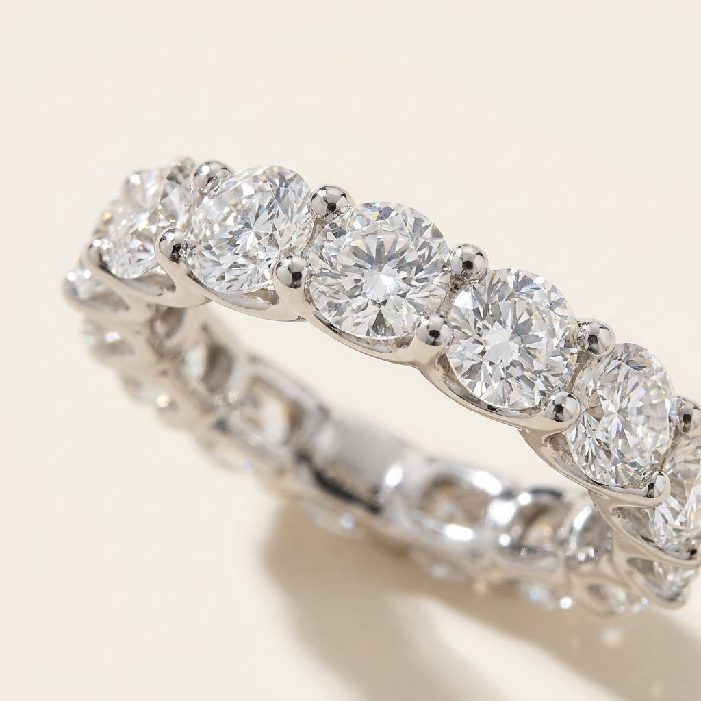 LOUISE Ring und 1.9 Karat in Weißgold 585