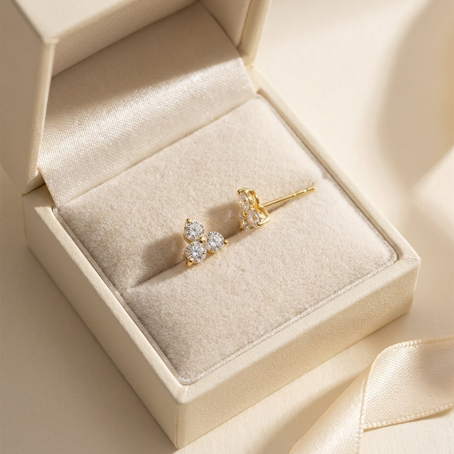 TROIS Ohrring und 0.6 Karat in Gelbgold 585