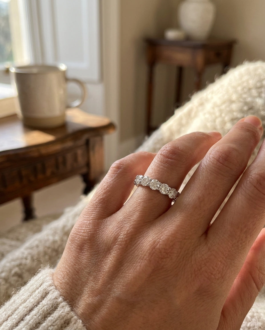 LOUISE Ring und 1.9 Karat in Weißgold 585