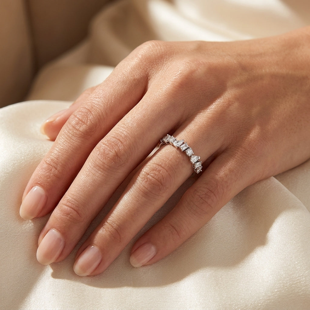 SOPHIE Ring und 0.8 Karat in Weißgold 585