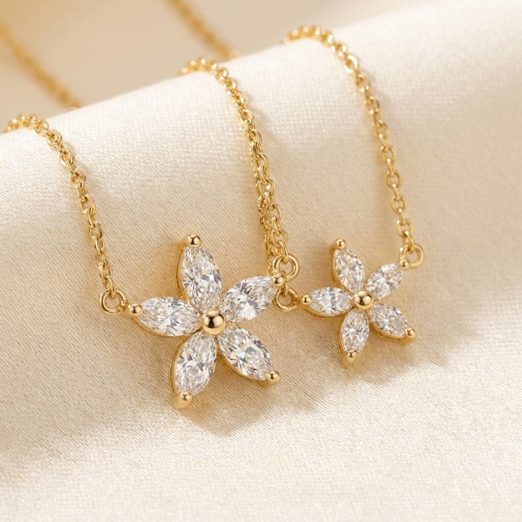 FLEUR Halskette und 0.3 Karat in Gelbgold 585