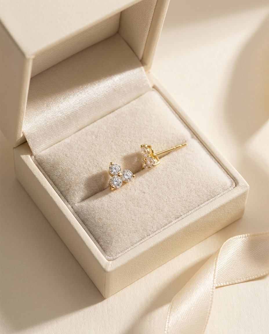 TROIS Ohrring und 0.6 Karat in Gelbgold 585