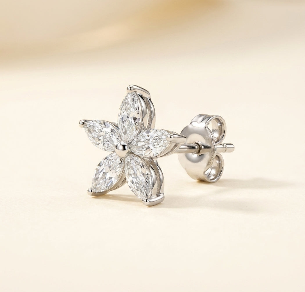 FLEUR Ohrring und 0.2 Karat in Weißgold 585